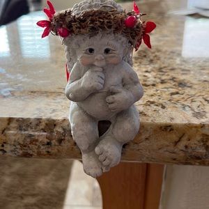 Dreamsicle sitting angel. Good condition